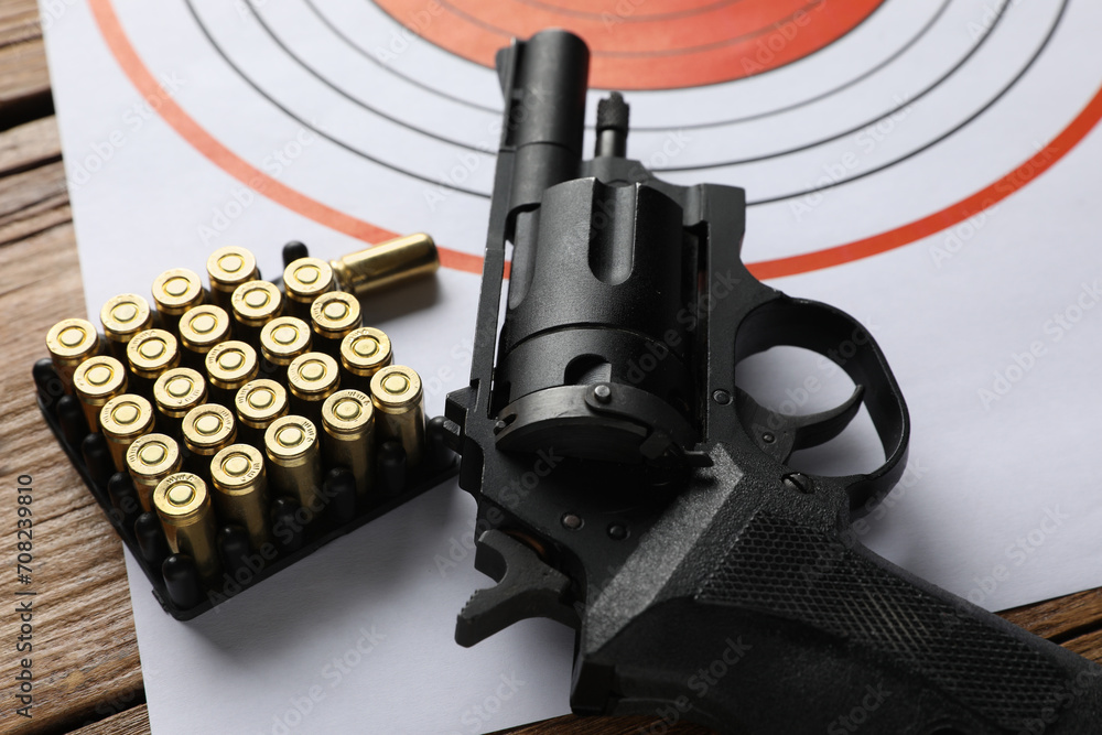 Wall mural Shooting target, handgun and bullets on table, closeup