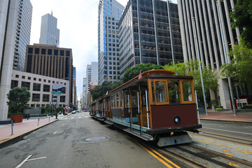 Downtown San Francisco: General view with cable car.