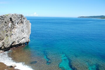 沖縄本島最北端　辺戸岬から望む青い海とサンゴ礁