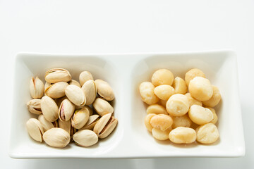 ピスタチオとマカダミアナッツ。(白バック)
