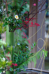 赤坂氷川神社にある手水舎の正月生け花