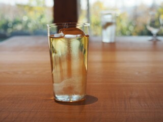 テラスで飲むウィスキー