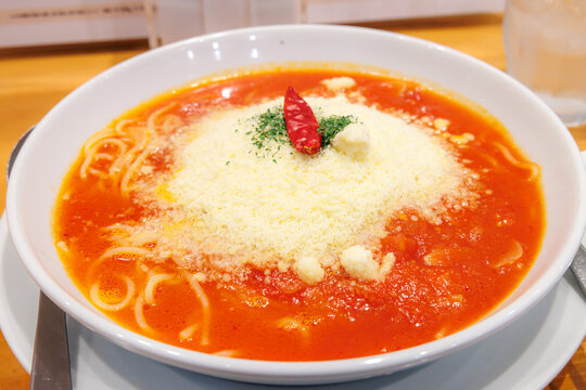 群馬 高崎パスタ はらっぱ 赤唐辛子とにんにくのトマトソース