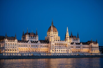 Budapest, Fisherman's Bastion, Hungarian Parliament Building, night view, wallpaper, computer wallpaper, pretty, scenery, Europe scenery, peace, girl, emotion, travel, tour, boat, relax