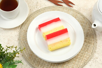 Strawberry layered pudding or Pudding lapis strawberry