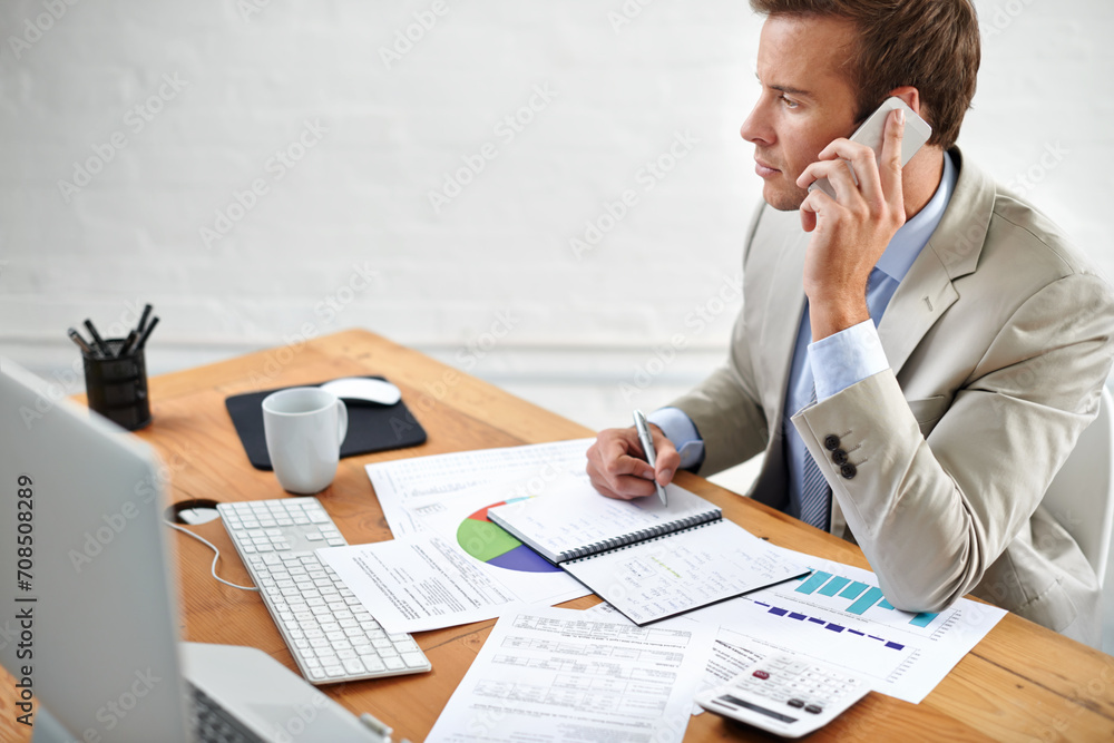 Poster accountant, phone call and writing of documents, statistics or financial notes for advice, investmen