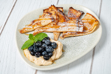 pancakes with blueberries and cream
