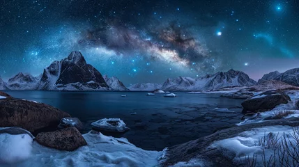Fotobehang 夜になると凍った海岸の上にかかる天の川と冬の山々GenerativeAI © enopi
