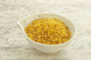 Raw bulgur in the bowl