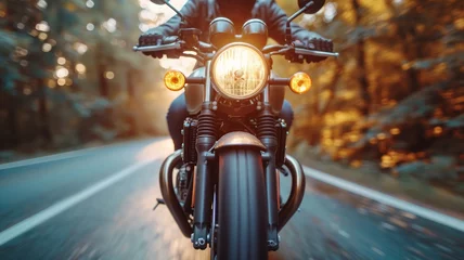 Photo sur Plexiglas Moto Motorcyclist driving on a mountain road