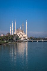 Obraz premium Sabanci Merkez Camii. Central Mosque by the Seyhan River. Adana, Turkey.