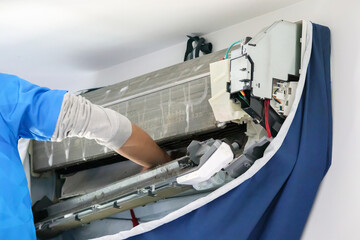 air conditioning cleaning service with water spray