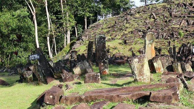 the formation of pyramidal rock structures at the Gunung Padang megalithic site