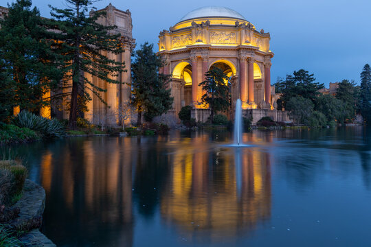 Blue hour photo of the Palace of Fine Arts in San Francisco