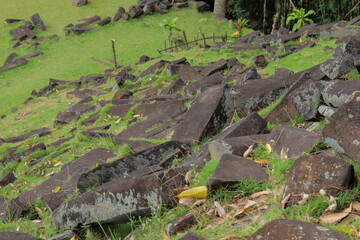 the formation of pyramidal rock structures at the Gunung Padang megalithic site