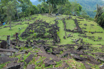 the formation of pyramidal rock structures at the Gunung Padang megalithic site