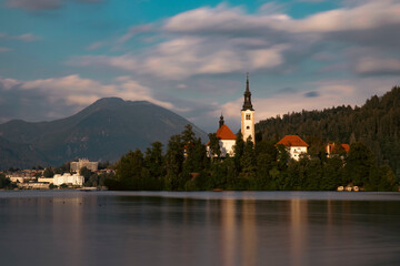 Fototapeta premium Famous alpine Bled lake (Blejsko jezero) in Slovenia