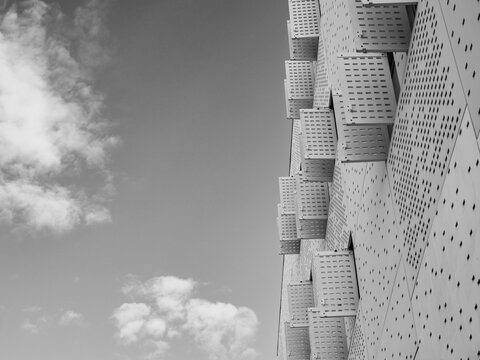 Fachada de arquitectura contempor&aacute;nea en la universidad de Ja&eacute;n