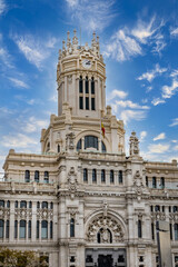 Obraz premium Architectural fragments of Cibeles Palace (Palacio de Cibeles) in Plaza de Cibeles: Madrid City Council (formerly Palace of Communication), iconic monument of the city. MADRID, SPAIN.