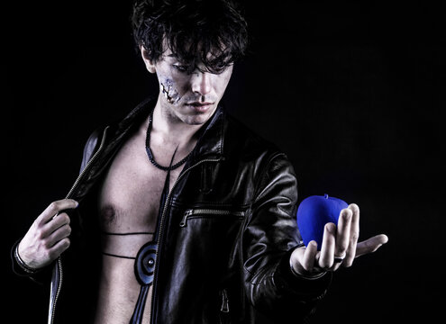 Hamlet questions the apple of sin