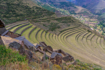 Panorámica de terrazas de cultivo en sitio arqueológico Pisac - Valle Sagrado - Cusco