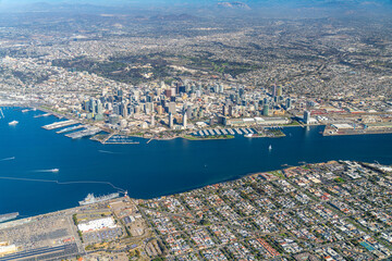 Obraz premium San Diego Skyline: Aerial Majesty of Urban Waterfront and Architectural Splendor, January 2024