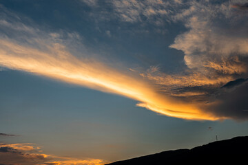 夕日に染まる雲