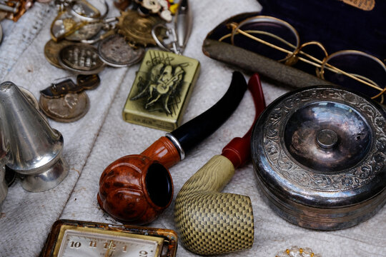 22 December 2023, Pune, Indian Street vendors sell old antique items on Busy roads and places during Local Fair.