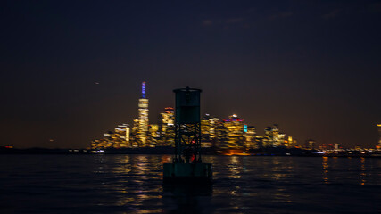 Obraz premium The bells of Hudson bay with Manhattan backgroud, New York city, America