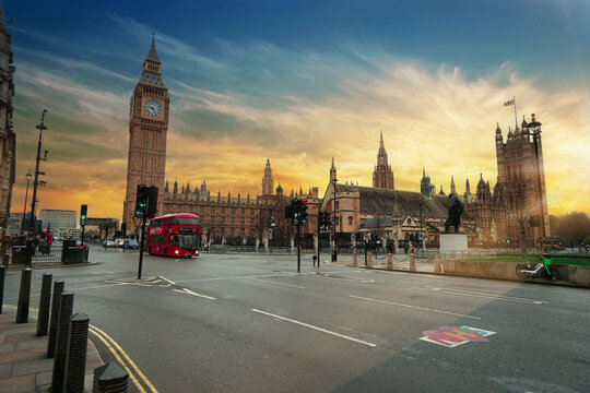 Fototapeta Big Ben, the Houses of Parliament and Westminster bridge in London, United Kingdom. 