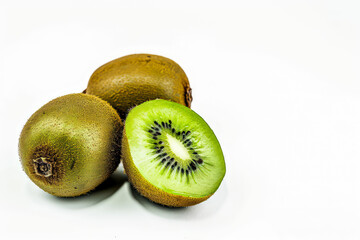 Obraz premium kiwi fruit isolated studio photo 