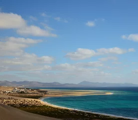Papier Peint photo autocollant Plage de Sotavento, Fuerteventura, Îles Canaries Beautiful Sotavento beach, blue sky and scattered clouds, southeast of Fuerteventura, Canary Islands, Spain