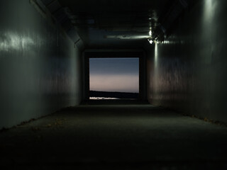 海へと続くトンネル