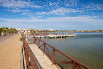 Fototapeta na wymiar Murcia - San Pedro del Pinatar: sus salinas, playa y espacio natural.