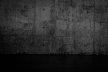 Grungy dark concrete wall and wet floor - obrazy, fototapety, plakaty