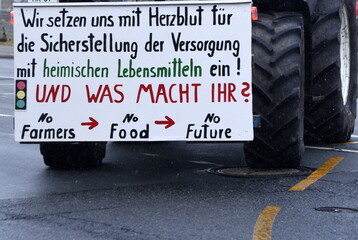 Transparent: "Wir setzen uns mit Herzblut für di Sicherstellung der Versorgung mit heimischen Lebensmitteln ein! Und was macht ihr?"