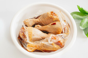 下味をつけるチキンドラム