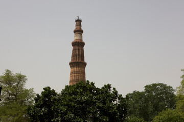 Fototapeta na wymiar India Delhi Qutub Minar on a sunny autumn day