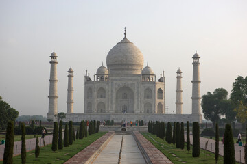 Obraz premium India Agra Taj Mahal on a cloudy winter day