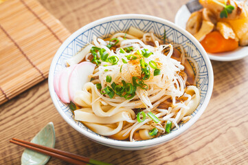 もやし太麺うどん