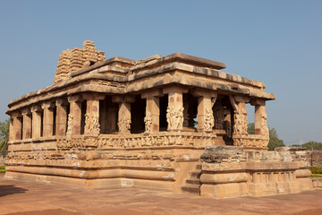 Obraz premium India temples of Aihole on a sunny winter day