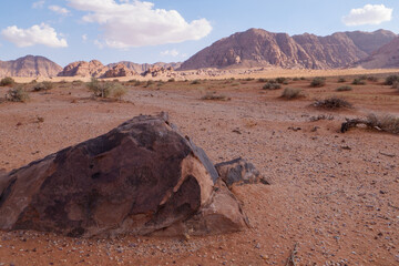 Trekking Tour im Wadi Rum eine geschützte Wüstenwildnis im südlichen Jordanien. Sie verfügt...