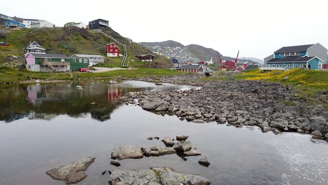 baie de Qaqortoq et iceberg au Groenland