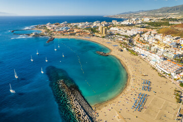 Fuente Playa de Las Vistas beach in Los Cristianos town in Tenerife - obrazy, fototapety, plakaty