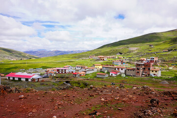 Fototapeta na wymiar town in peruvian andes