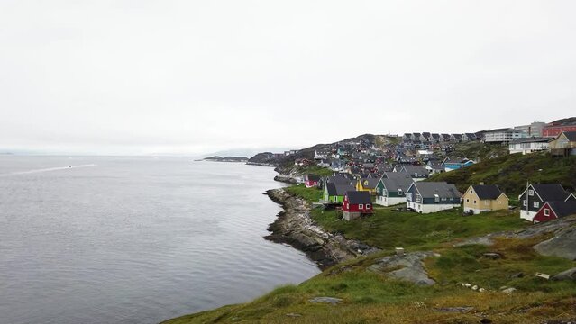 bord de mer &agrave; Nuuk capitale du Groenland