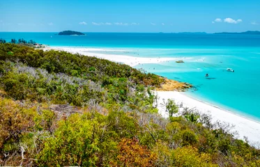 Papier Peint photo autocollant Whitehaven Beach, île de Whitsundays, Australie Whitehaven Beach is on Whitsunday Island. The beach is known for its crystal white silica sands and turquoise colored waters. Autralia, Dec 2019