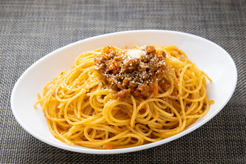 ミートソースパスタ(スパゲティ･ミートソース)。(粉チーズかけ)

