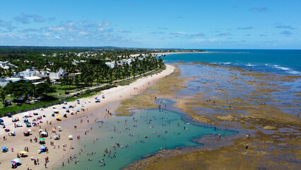 Imagem aérea da praia de Guarajuba, localizada a 42 km de Salvador, no município de Camaçari, Bahia, Brasil - obrazy, fototapety, plakaty