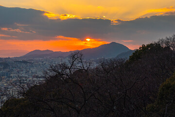 夕暮れ時の町並み